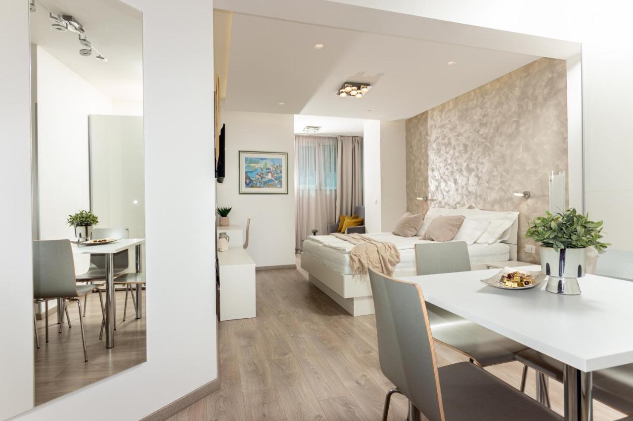 Apartments Lovret Flowers Спліт Екстер'єр фото