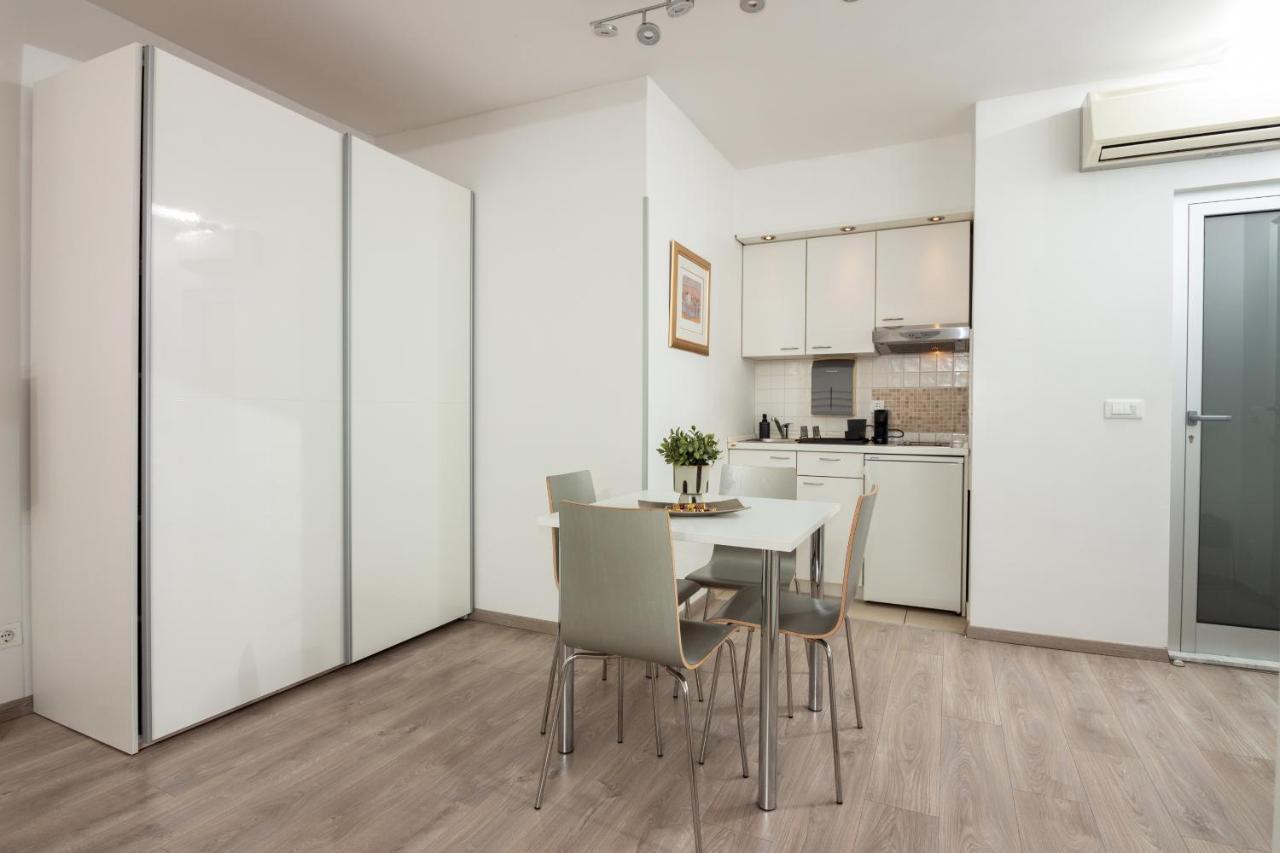 Apartments Lovret Flowers Спліт Екстер'єр фото