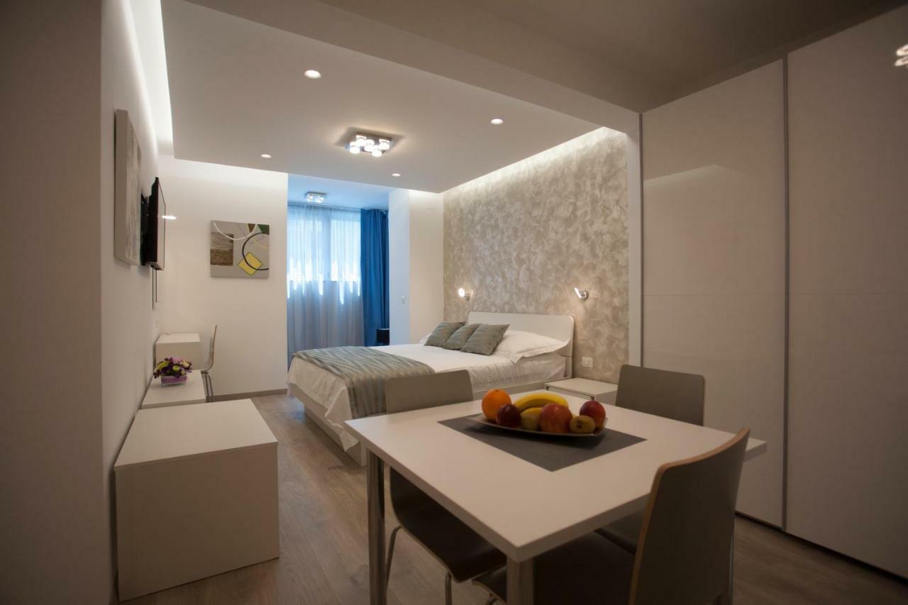 Apartments Lovret Flowers Спліт Екстер'єр фото